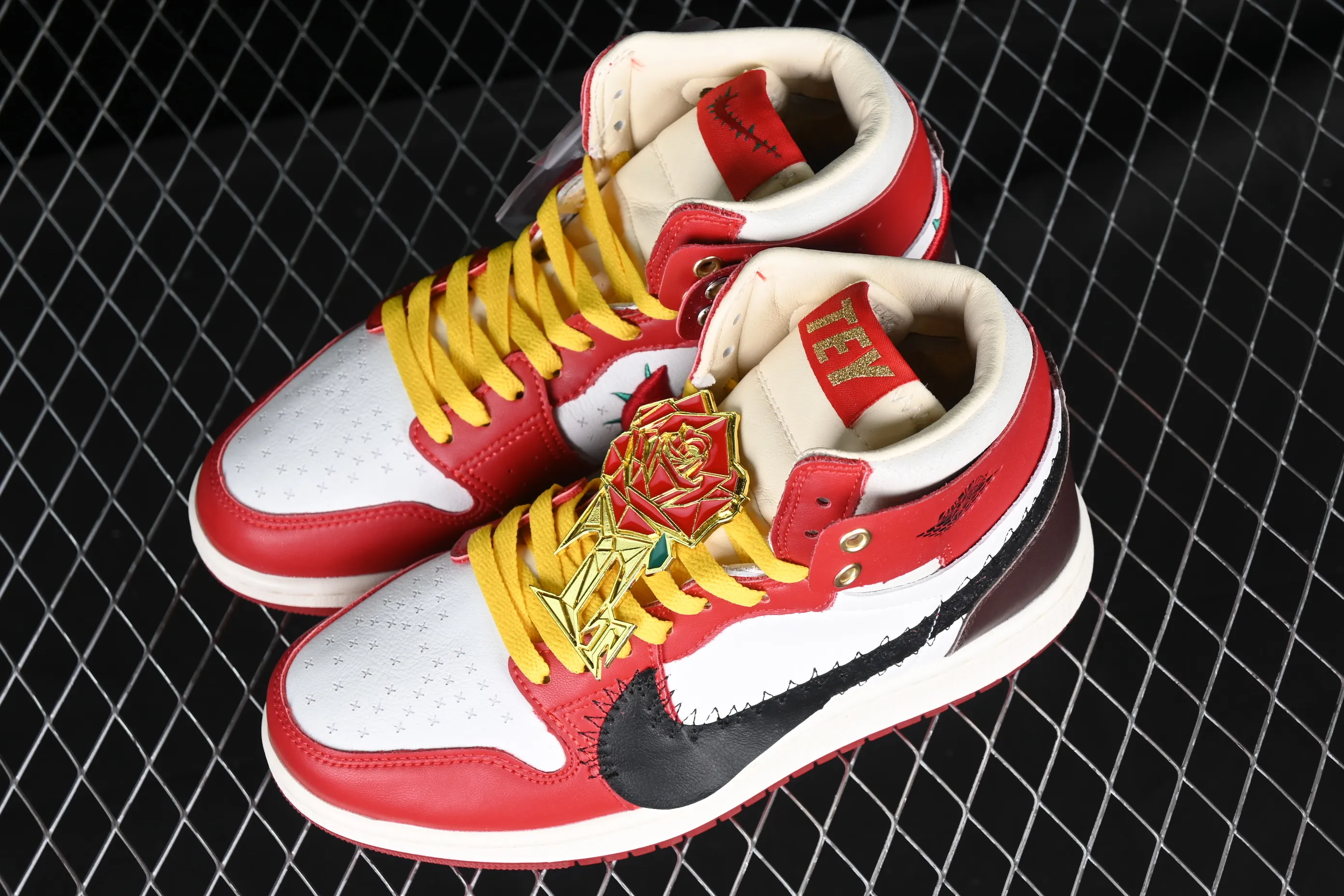 All categories Air Jordan Jordan series basketball shoes Air Jordan 1 High Teyana Taylor x Air Jordan 1 Retro High AJ1 Joe 1 Thorn Rose Joint high-top basketball shoes FJ0604-601